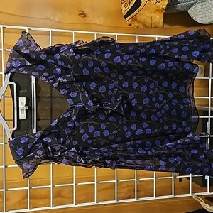 Beautiful Diane Von Furstenberg silk, lined top